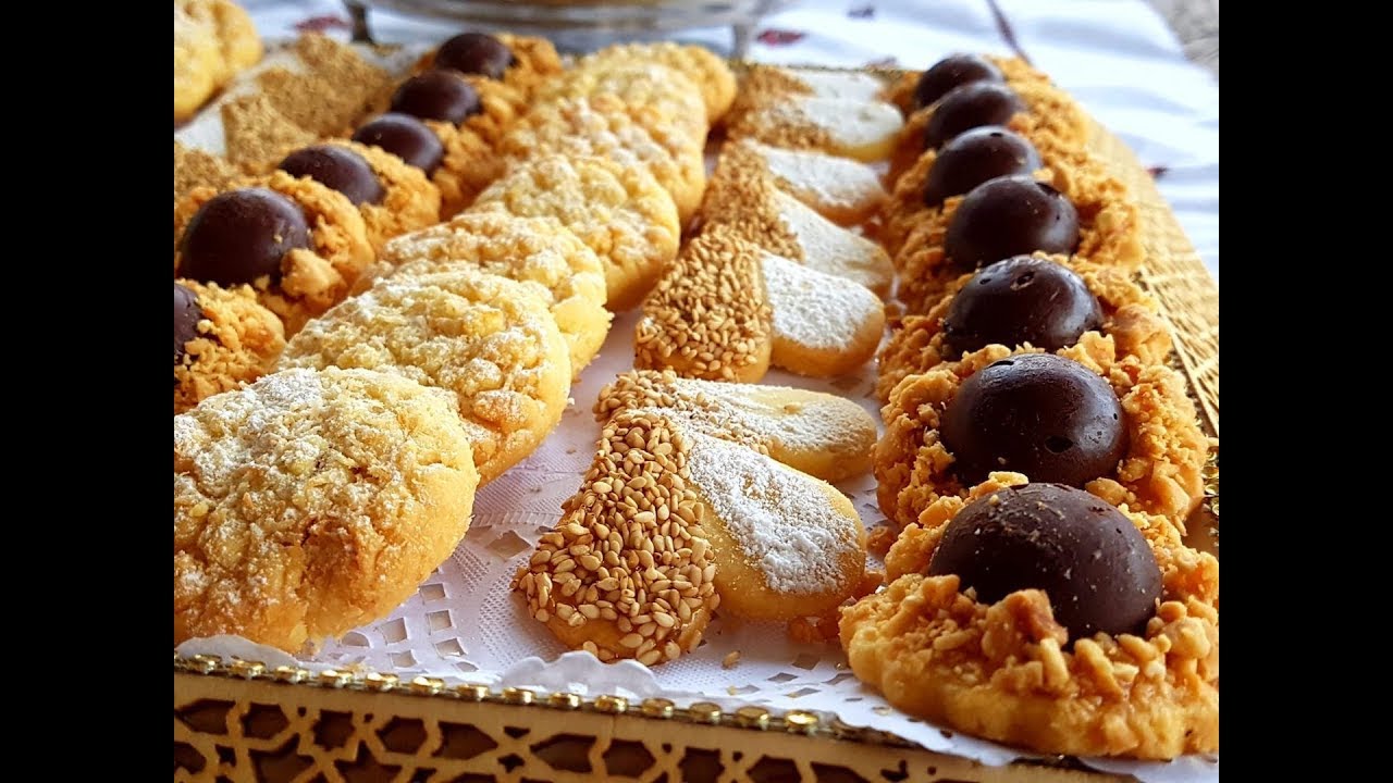 حلويات العيد : صابلي : 3 أشكال ساهلة  و راقية من عجينة  واحدة  .