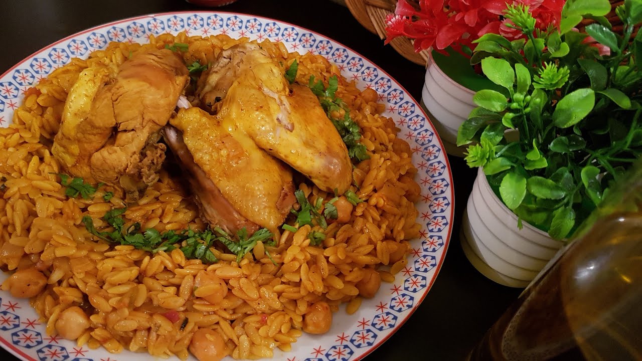 Tlitli au Poulet ou langues de oiseaux ...Tlitli sauce rouge