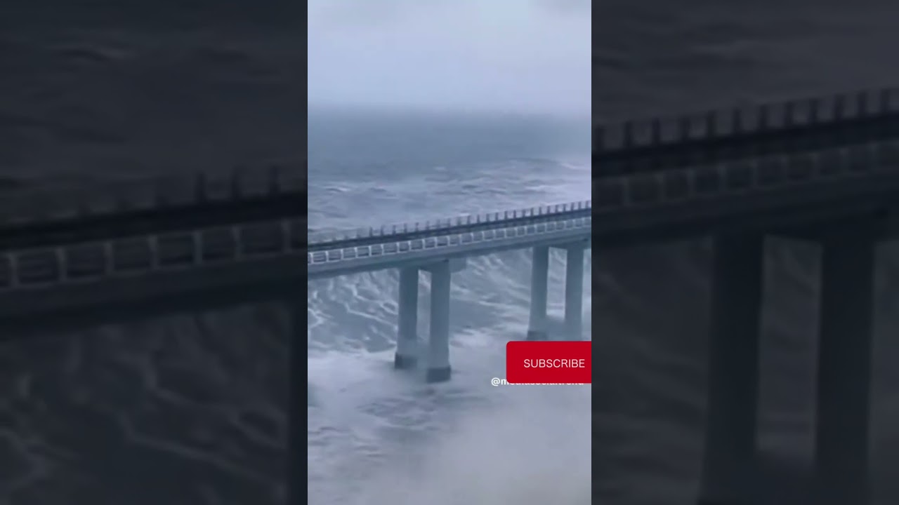 This bridge looks so fragil despite the fierce storm! #flood @ShamrockShells