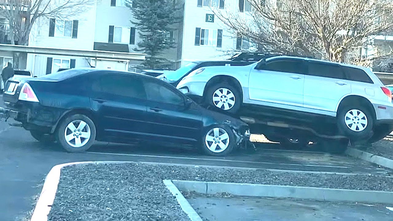 Idiots Laugh At Idiots In Cars 14