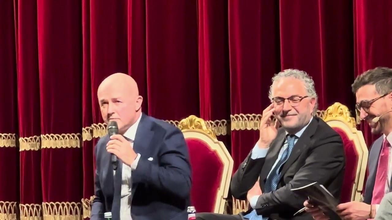 IL GIORNALISTA NUZZI AGLI STUDENTI DI COMO NEL CONVEGNO AL SOCIALE: 