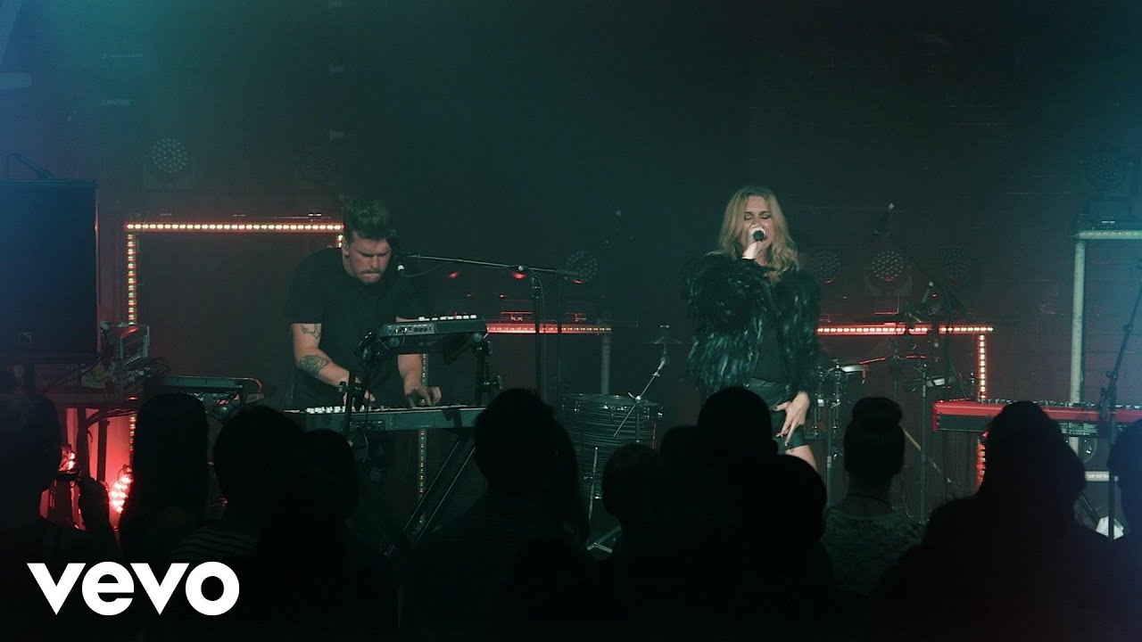 BROODS - L.A.F - Showcase (Vevo Lift)