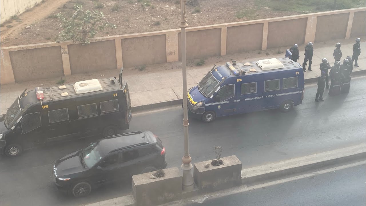 Dialogue Du peuple ; les gendarmes dispersent les leaders du f24 au si&egrave;ge du grand parti