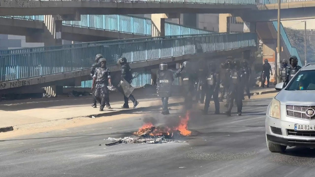 Protesters build barricades in Dakar as clashes follow Senegal election postponement | AFP