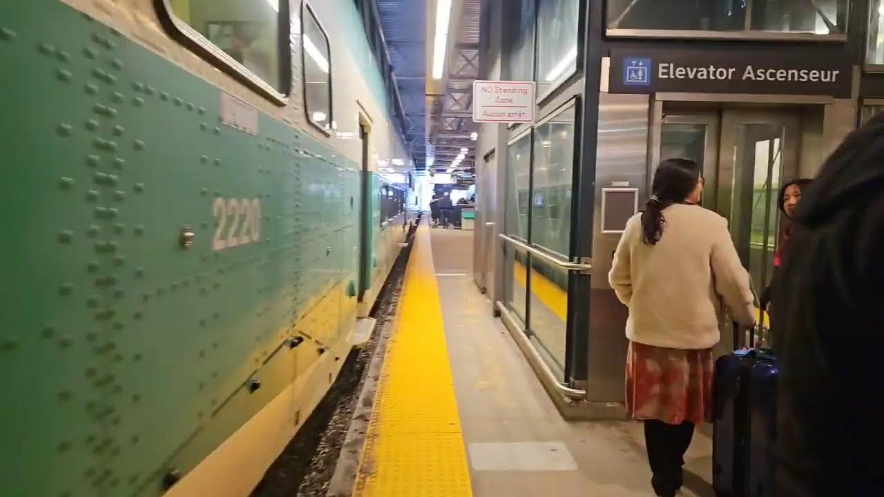 On The Train Towards Toronto Livestream! Power Bank Issues, But We Should Hopefully Be Okay!