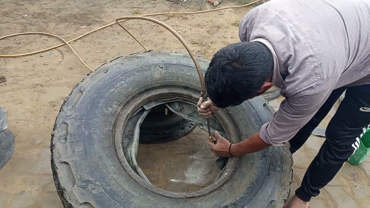 Jafar Tyre service gadi repairing agency sabse bada#tyre gadi ka#gulzariyat #gulzar_poetry #gulzar 🚛