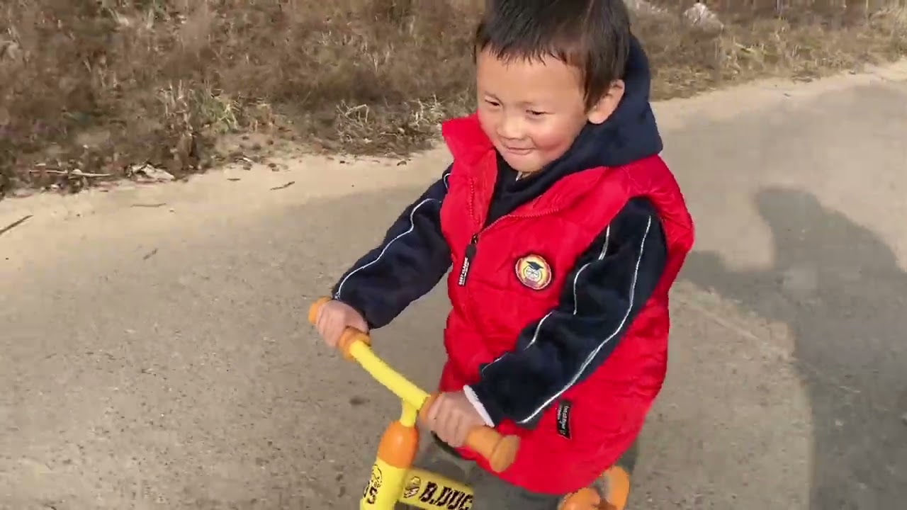 养了2个多月狗狗突然去世，被埋的那一刻，老爸忍不住满脸悲伤 #我的农村真实生活 #三农 #田园生活 #农村 #小狗去了天堂