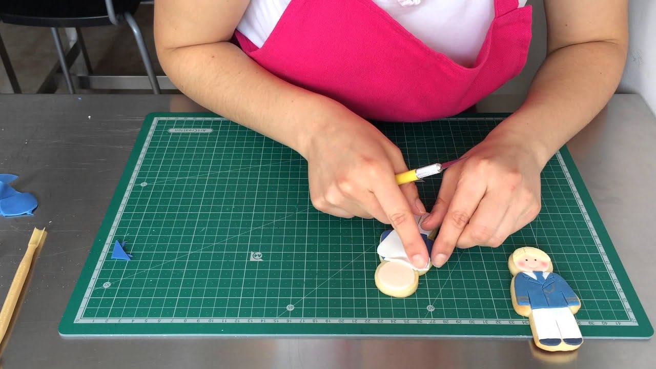 regalos especiales de comunión. Galletas forma niño comunion fondant