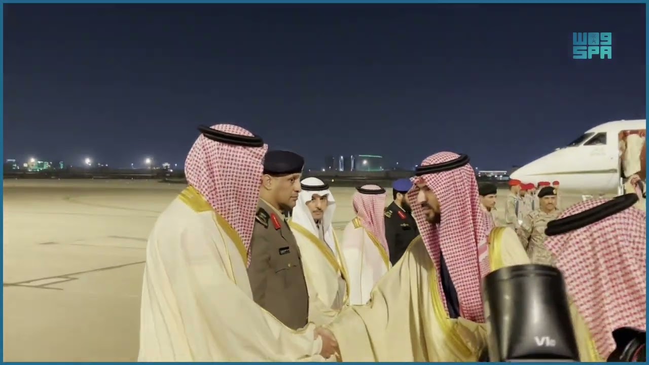 أمير المنطقة الشرقية يستقبل نائبه في مطار قاعدة الملك عبدالعزيز الجوية بالظهران