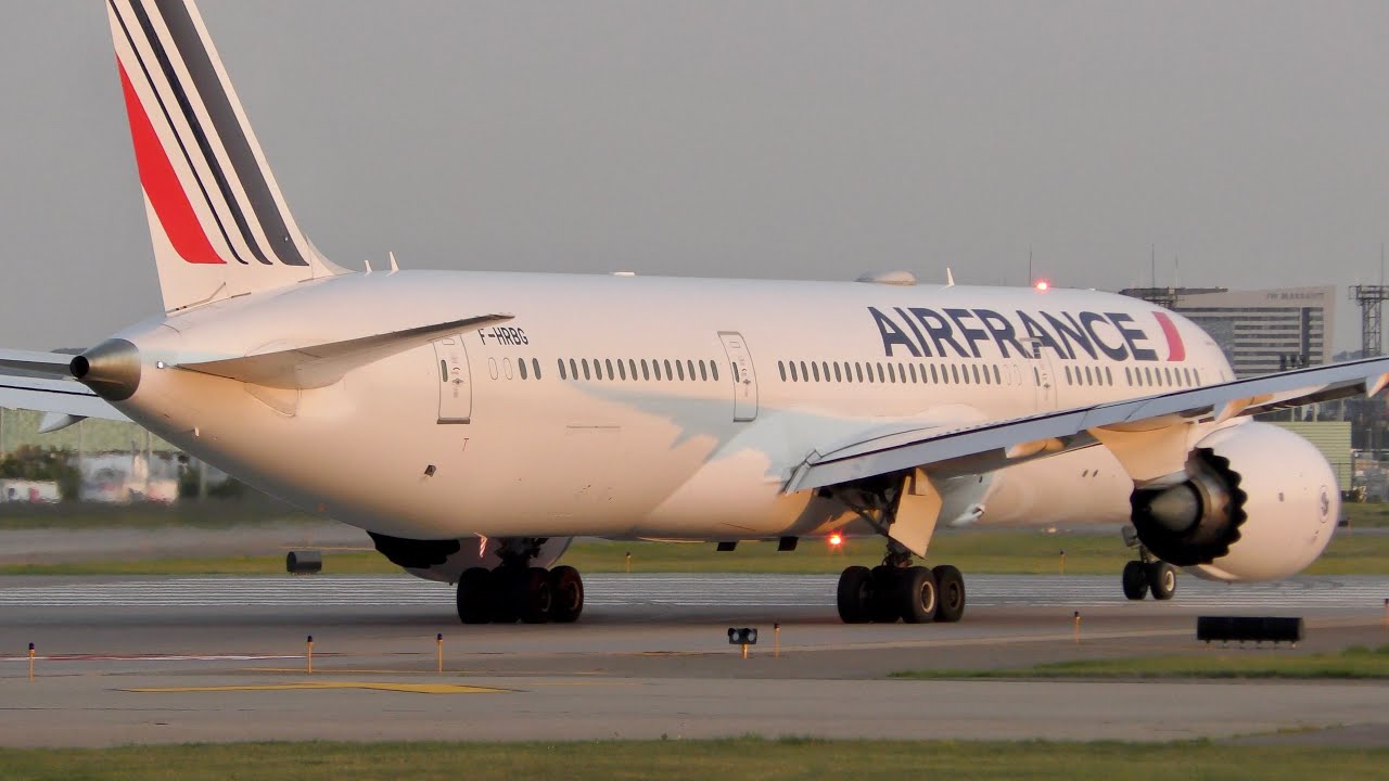 Air France 787-9 Sunset Takeoff at MSP