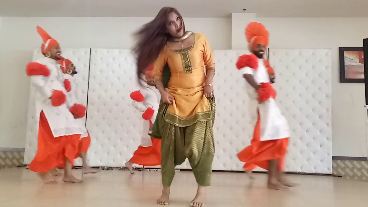 DESI SWAG ENTERTAINER  BEST BHANGRA GIRL