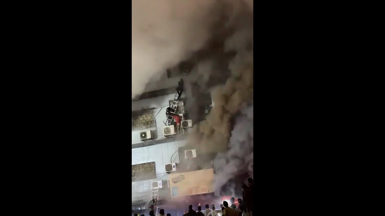 Karachi Citizen Saves People Trapped in Gul Plaza Tragedy
