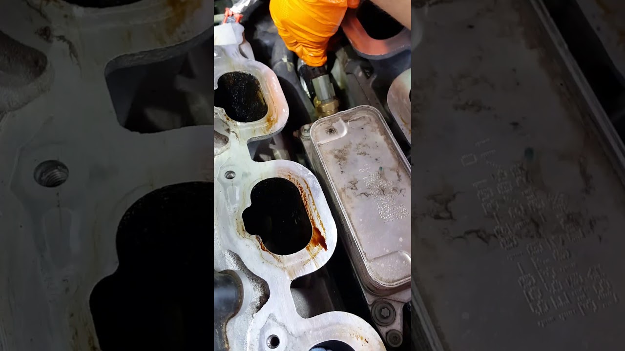 Dodge Charger 2012 3.6 Cómo cambiar el enfriador del aceite o engine oil Cooler filter adapter