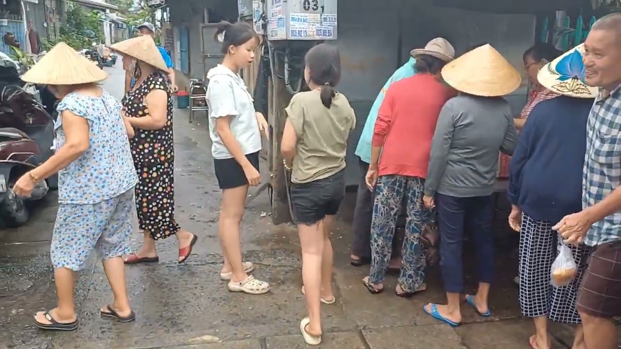Cho đi là còn mãi .chia sẻ  món quà đầy ấp yêu thương tại Làng CẦU ĐÁ !