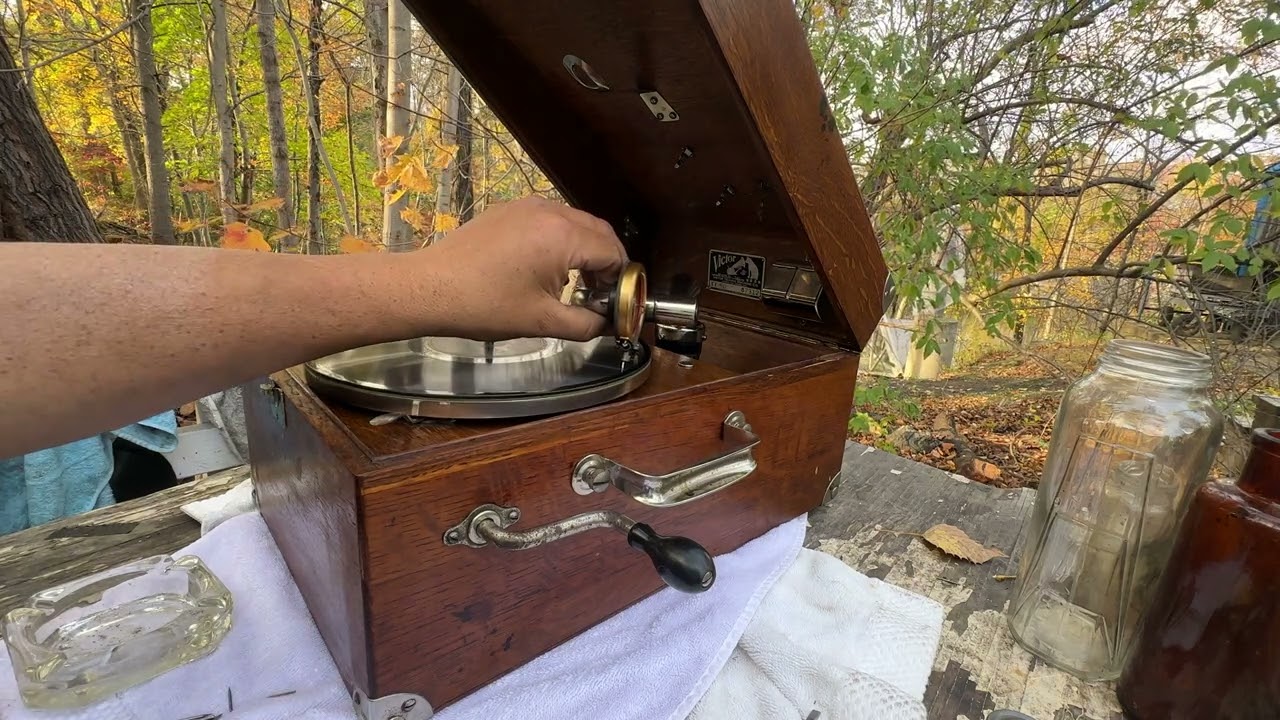 Victor Victrola VV-50 #87,312 oak 1924 from the Wayne NJ show fall 2025
