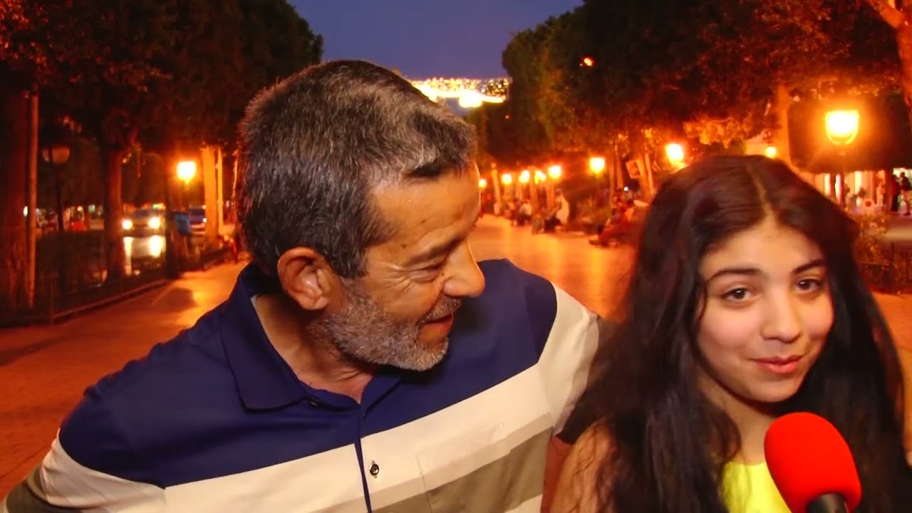 طفلة جزائرية منبهرة بجمال الخضراء،،بابا تولد في تونس ولهذا حبنا ليها يجري في دمنا..خاوة خاوة!