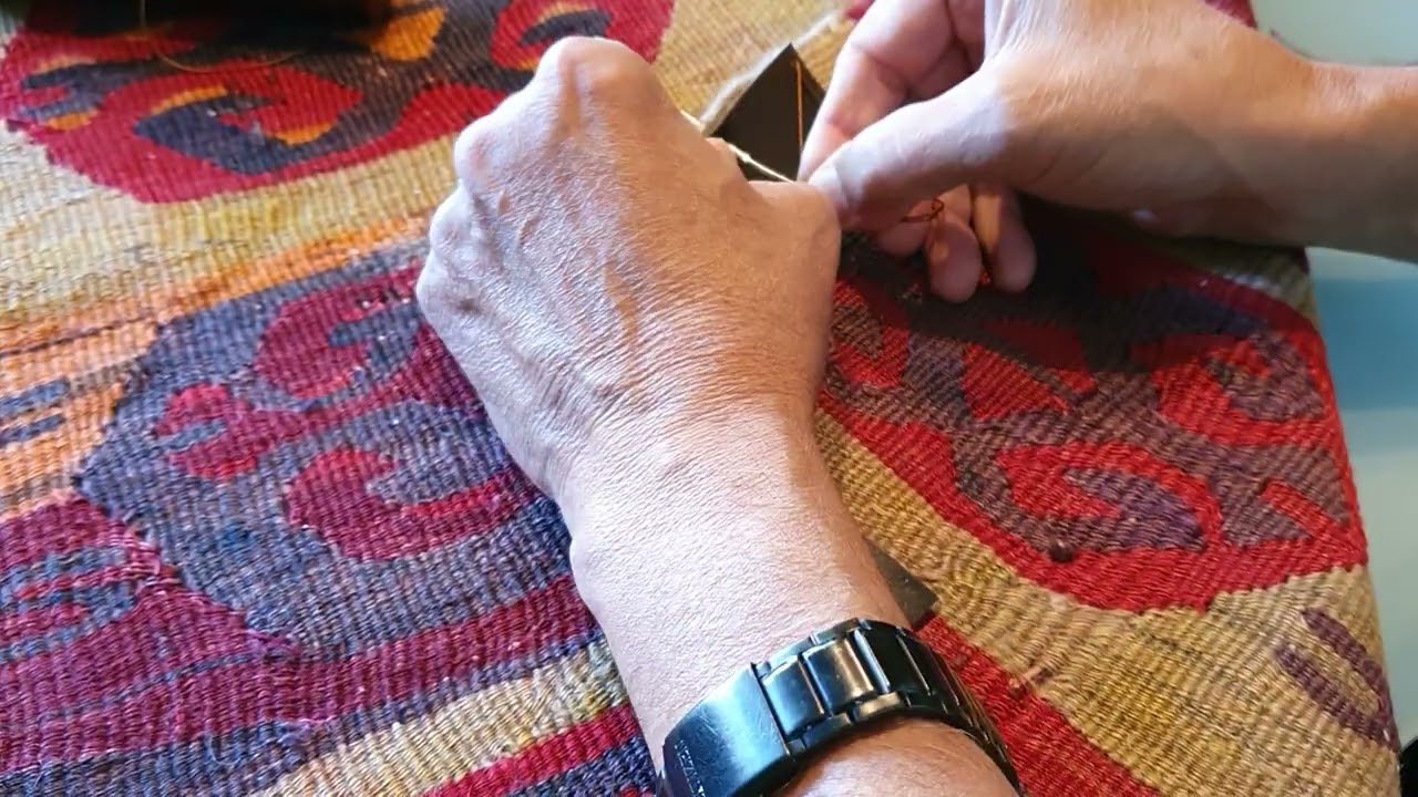 Hai tappeto kilim quarda questo video, angolo si piega cosa fare, restauro kilim @tappeti Udine 