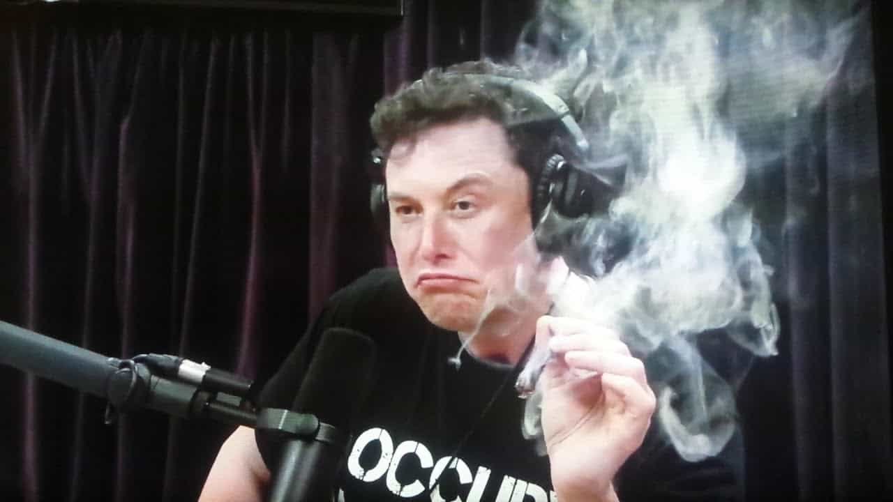 😲 تنمرو عليه وهو صغير ليصبح أغنى رجل على كوكب الارض