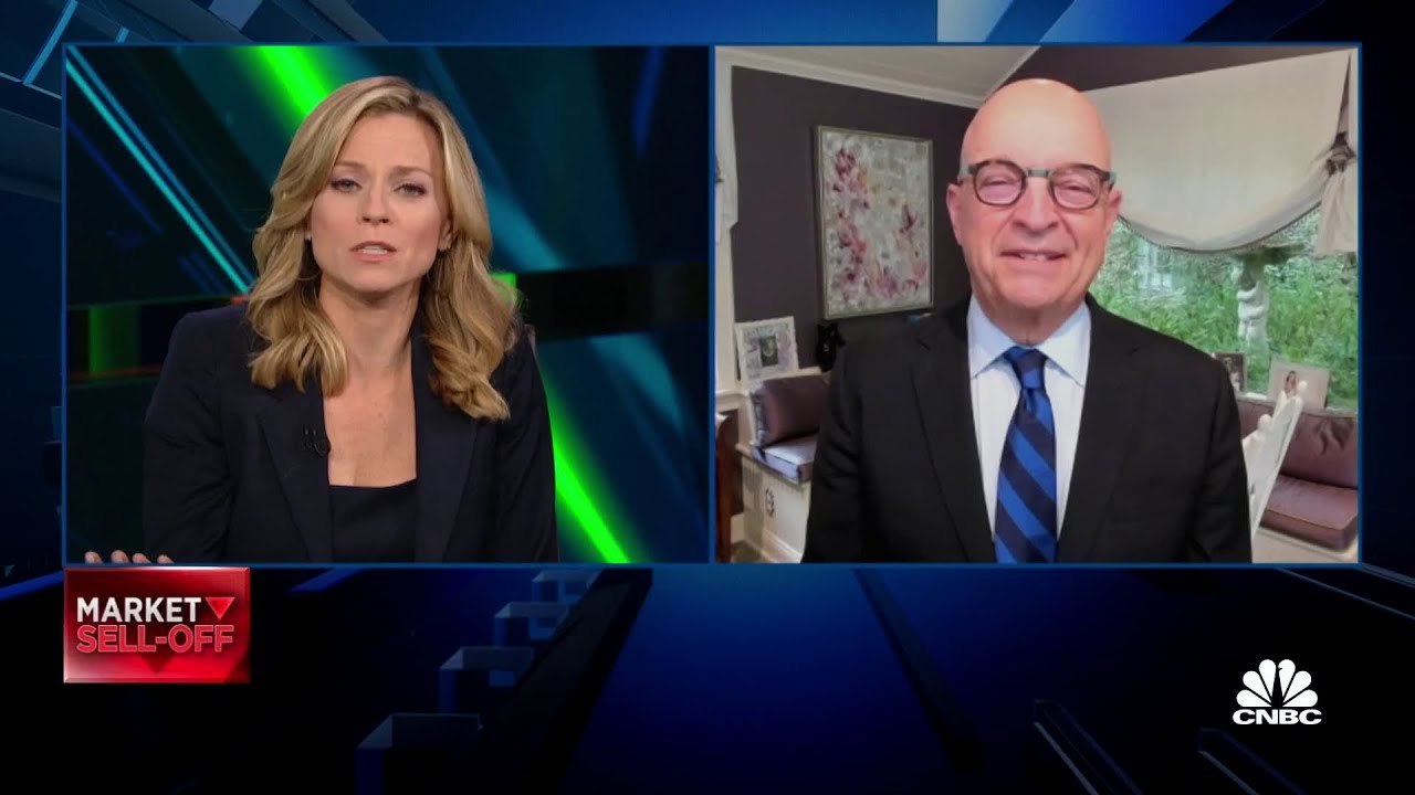 Jan Kniffen explains why retailers like Macy's still have physical stores