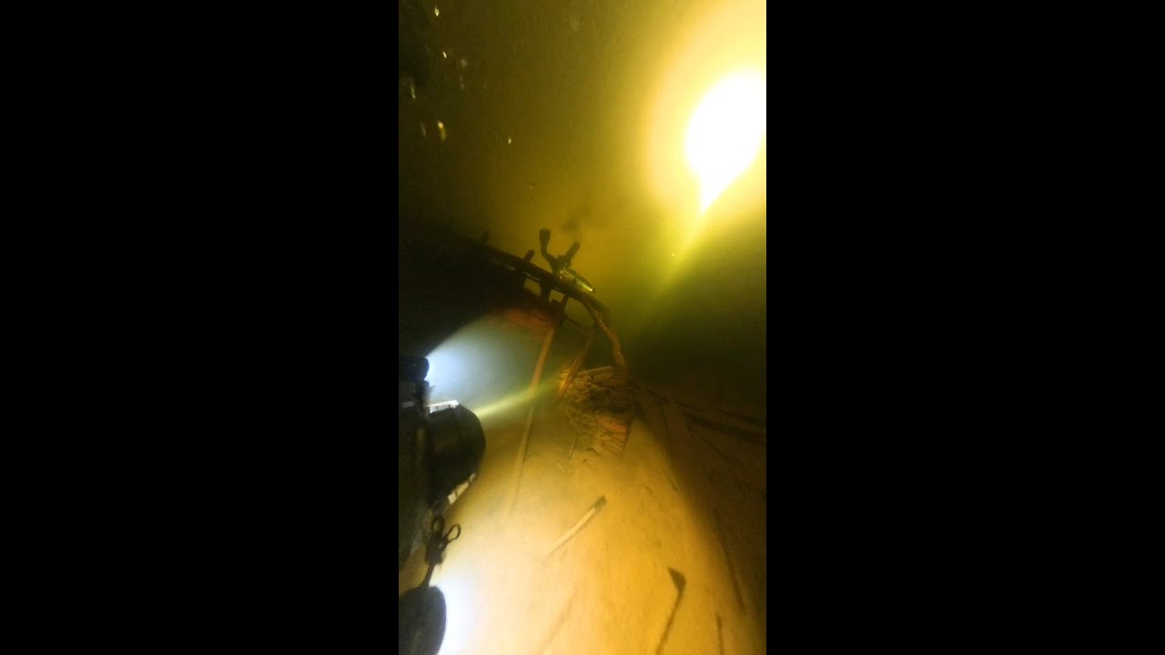 Přehrada Hracholusky u Plzně. Ponor na zatopený statek.