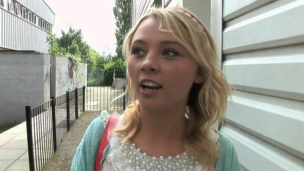 Who Should Kiss Who in Hollyoaks?