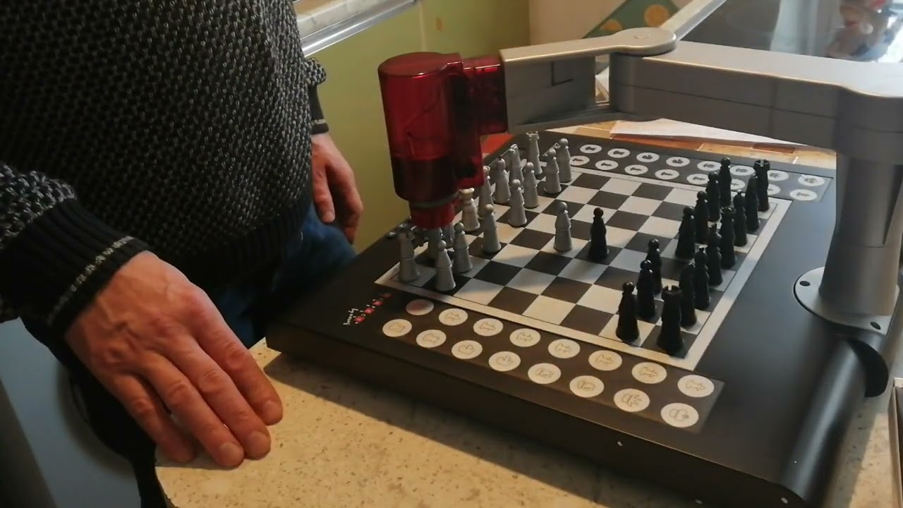 Unboxing Novag 2 Robot