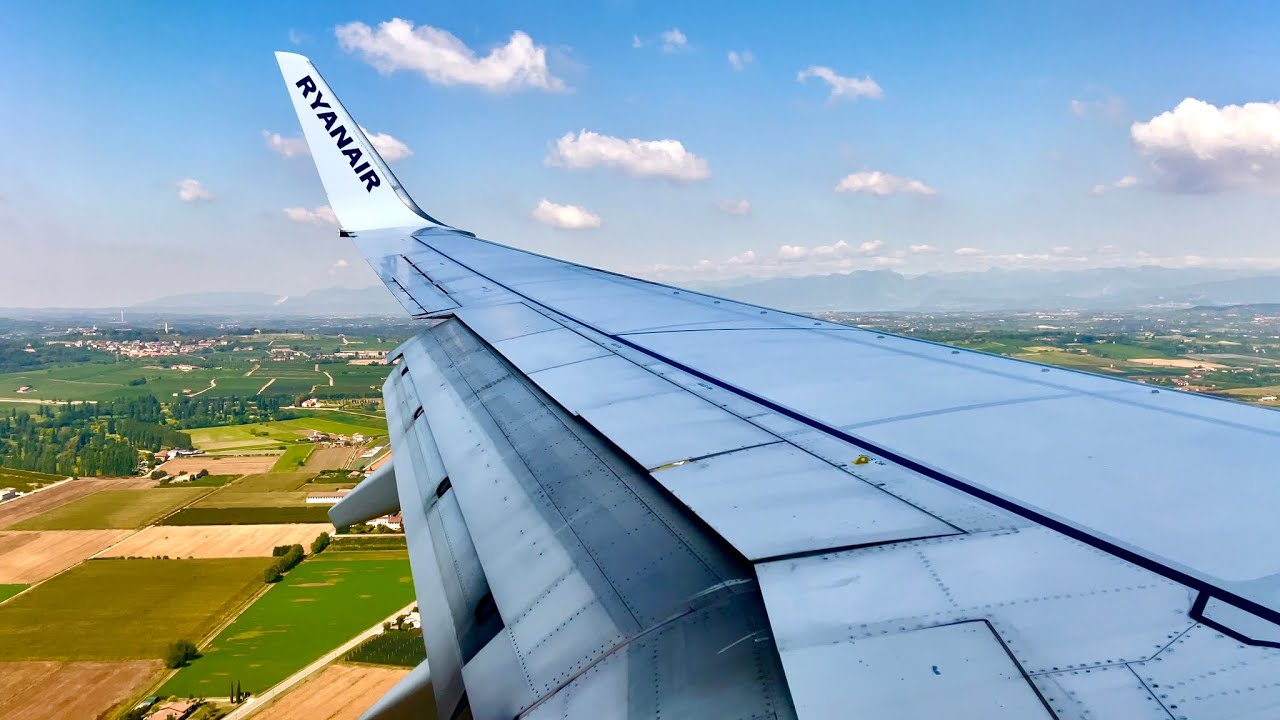 Sunny Approach and Landing at Verona | Ryanair | 4K 60FPS HDR