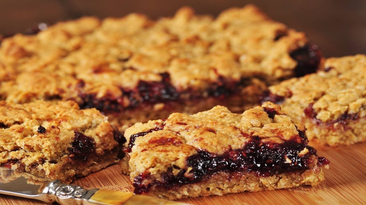 Raspberry Oatmeal Squares (Classic Version) - Joyofbaking.com