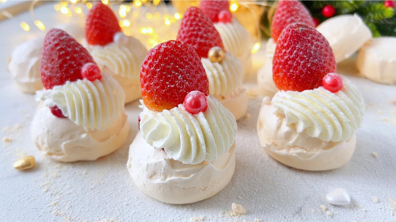 CHRISTMAS PAVLOVA &ndash; A Festive Dessert Everyone Loves