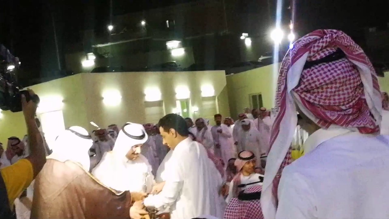 عندما يسمو الشعر . ويتألق الشاعر . ويتفاعل الجمهور - زعكان بن طوير في مدح الشيخ حنش بن وقيت وآل وقيت