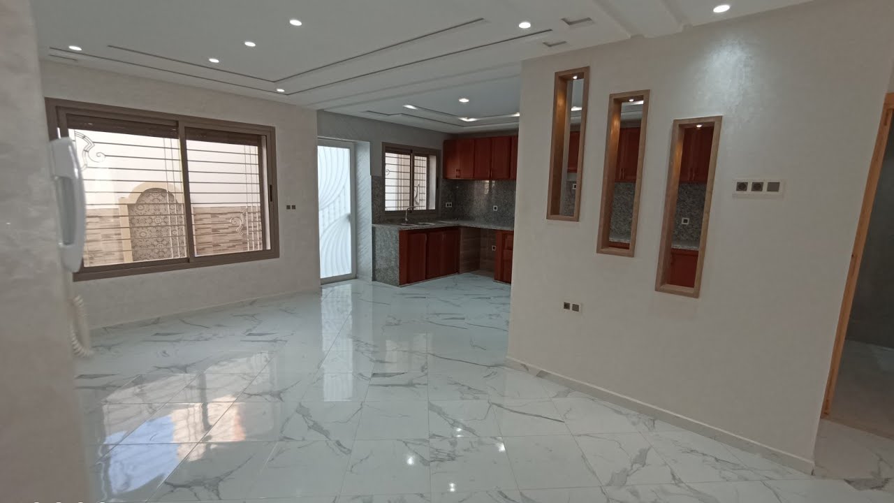 سفلي فيلا للبيع في الجديدة قرب البوستان فيها3غرف 3صالون 3حمام مطبخ الكراج 0661198611