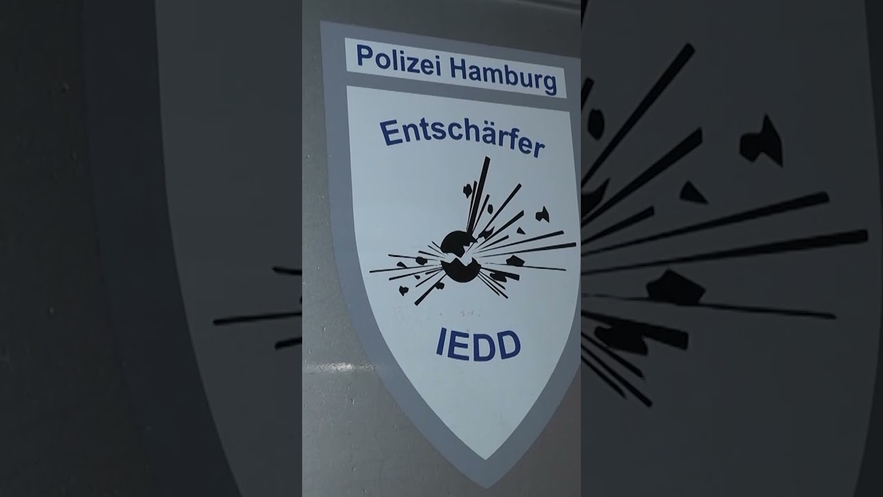 Sprengstoffangriff auf Streifenwagen: Fahrzeug der Polizei durch Detonation besch&auml;digt