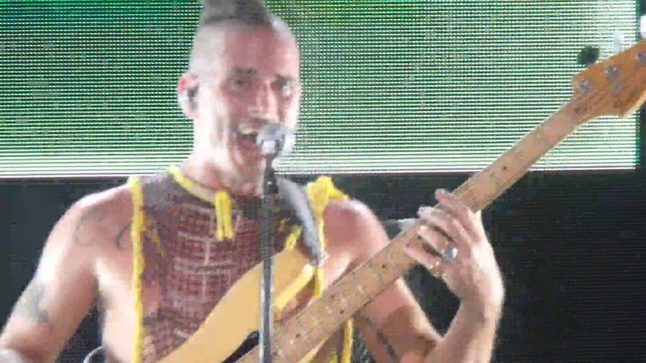 DNCE performance in Japan