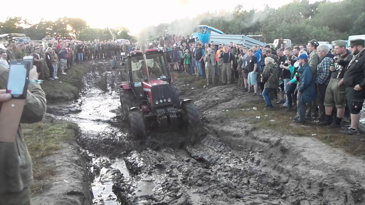 P&uuml;tnitz 2016 Trecker durch Schlammloch|Simsonduude