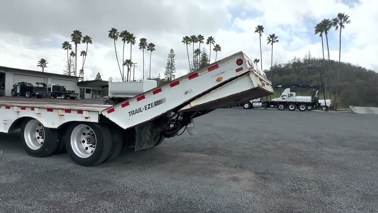 2013 TRAIL-EZE TE80HT 2 AXLE BEAVERTAIL TRAILER-U12404