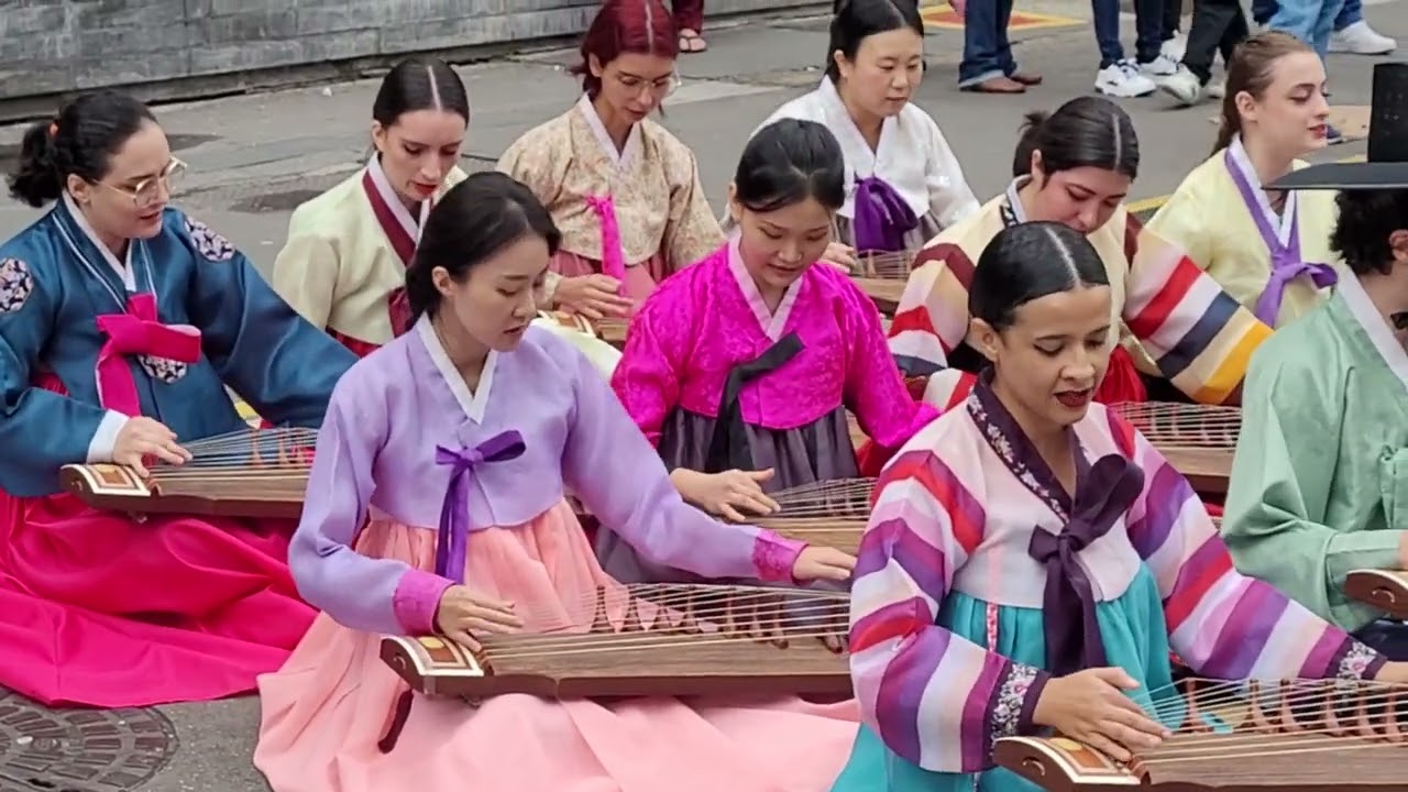 APRESENTA&Ccedil;&Atilde;O DO CENTRO CULTURAL COREANO NO BRASIL NA AV. PAULISTA