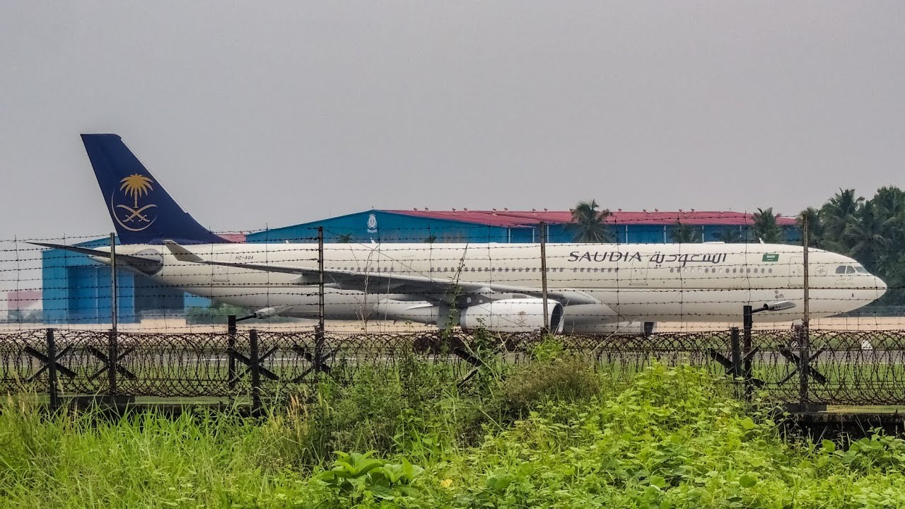 Saudi Arabian Airlines A330 LANDING at Cochin International Airport [HD]
