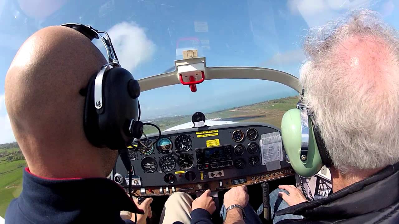 Vol d'initiation à l'aéroclub de Cherbourg-Maupertus (LFRC) sur APM 20 Lionceau