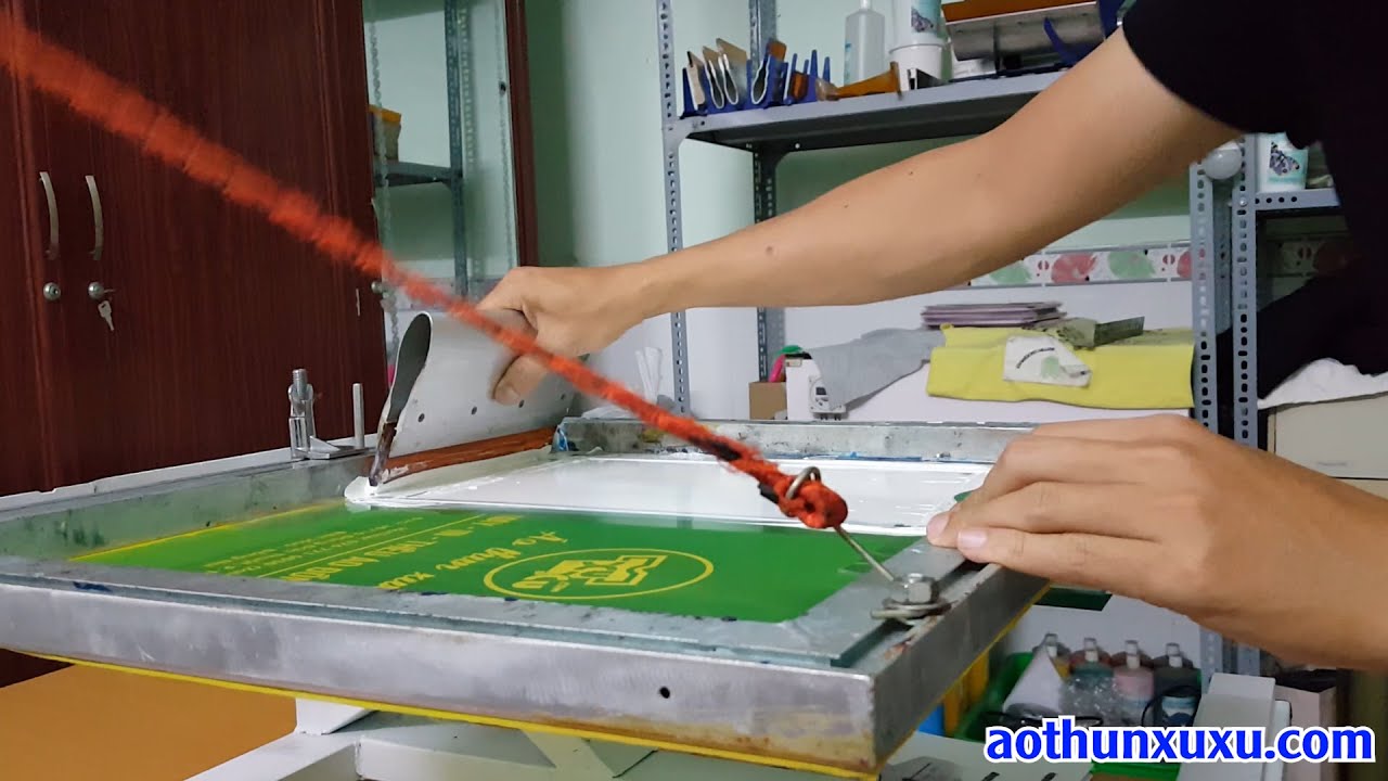 In túi bóng, túi nylon bằng Bàn in lụa thủ công trên áo thun | Kết hợp bộ kẹp khung lụa