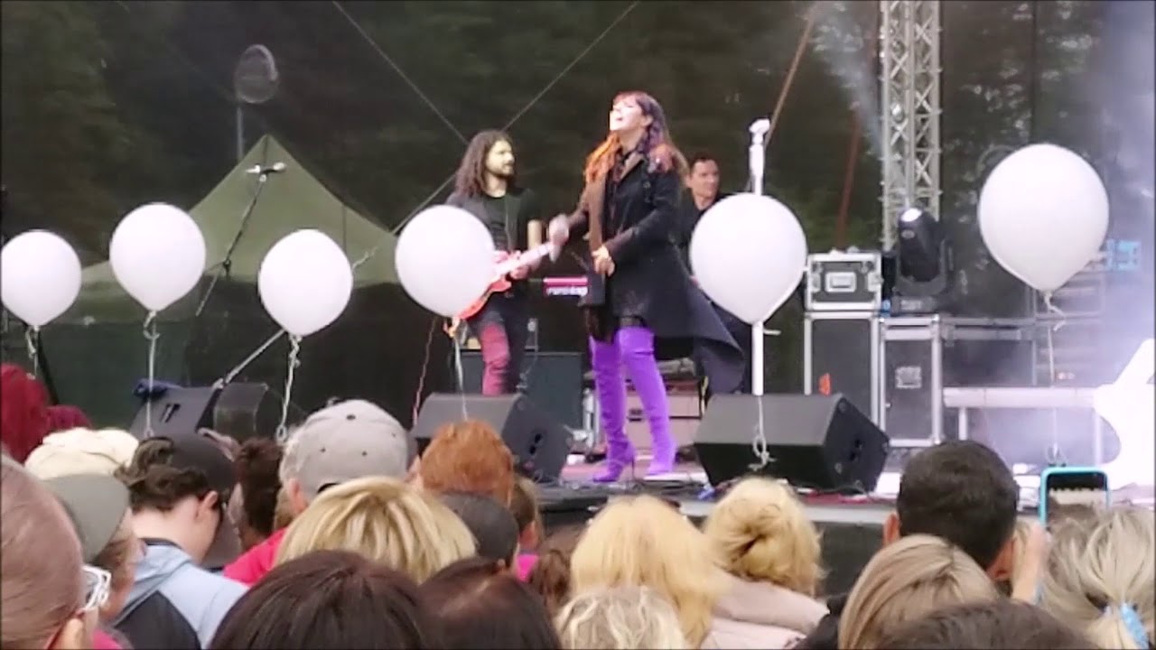 Ewa Farna část z vystoupení-letní slavnosti Aš 2019
