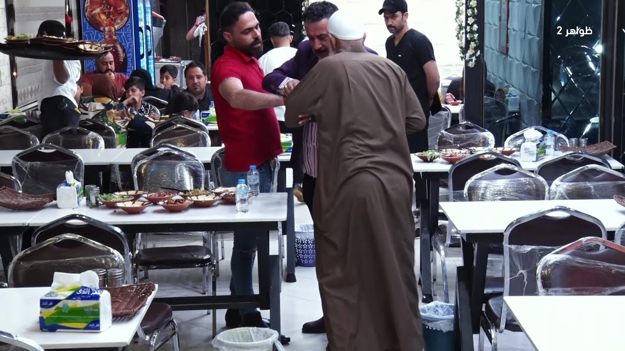 اتمنى والدي حي.. شاهد كيف تدخل احد الاشخاص لايقاف ابن اساء معاملة والده بسبب الزوجة! #ظواهر2