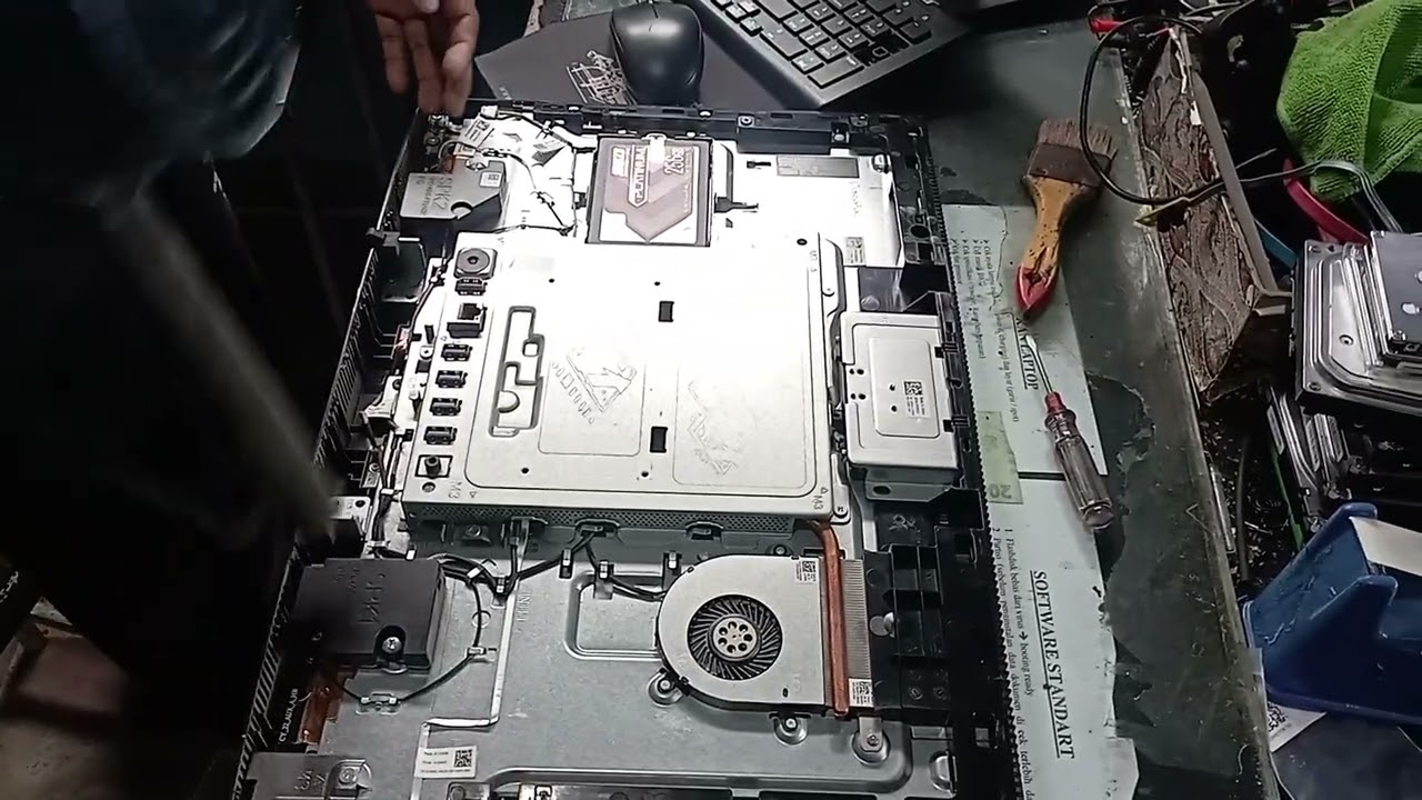 Cara bongkar casing PC AIO dan upgrade SSD