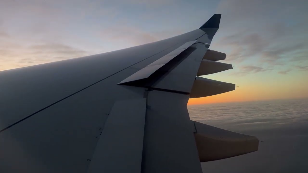 Delta Air Lines Airbus A330-300 BEAUTIFUL SUNRISE Landing into Barcelona (with GORGEOUS CITY VIEWS)