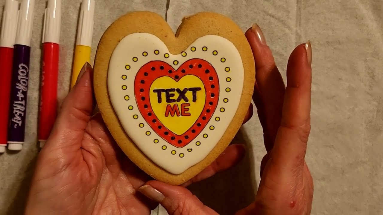 ASMR | Coloring Cookies for Valentine's Day 2023 (Whisper)