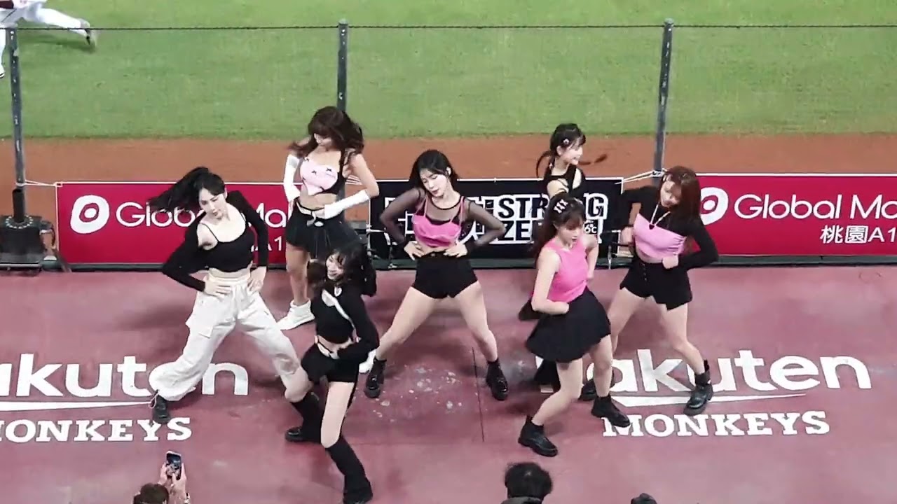 李多慧+樂天女孩中場表演#iamthebest /2NE1  ⚾ 🐉味全龍 @🐒樂天桃猿.