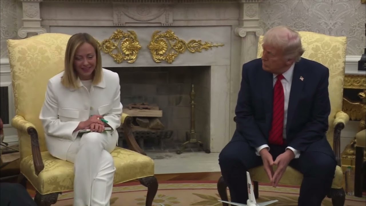 🇮🇹🤝🇺🇸 Italian Prime Minister Giorgia Meloni with US President Donald Trump in the Oval Office
