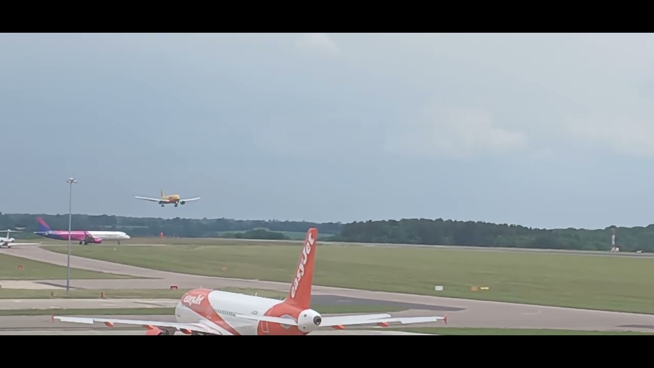 (SO SCARY) DHL Air Austria Boeing 767-300ER(BDSF) OE-LYC Touch and Go Around at London Luton Airport