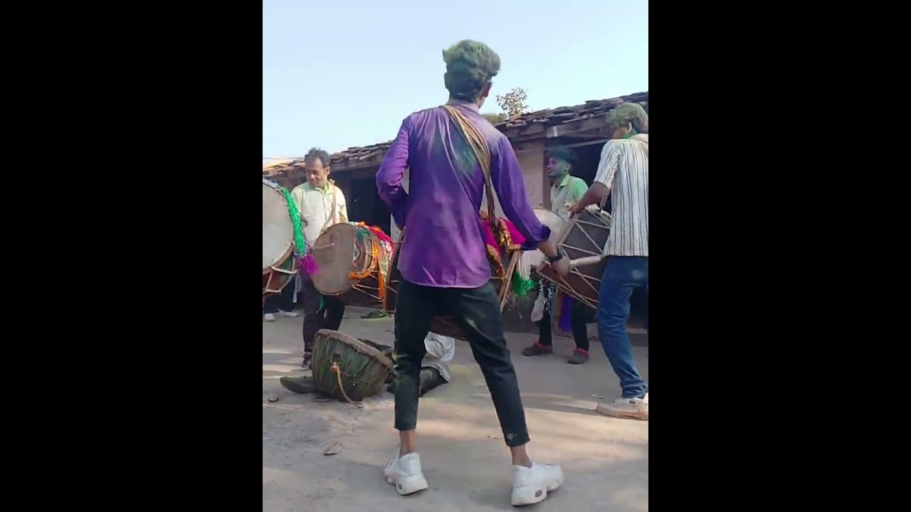 आदिवासीयो की होली देवपुरा गांव में काकी काका भाई सब इंजॉय लेते हुए #vairalvideo #dance #funny 