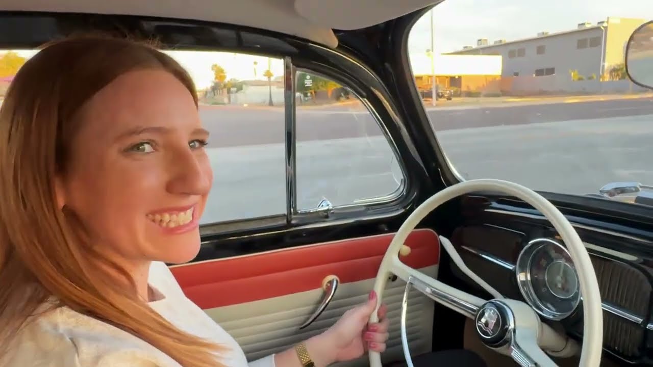 Volkswagen Beetle 1960 года выпуска на дороге!