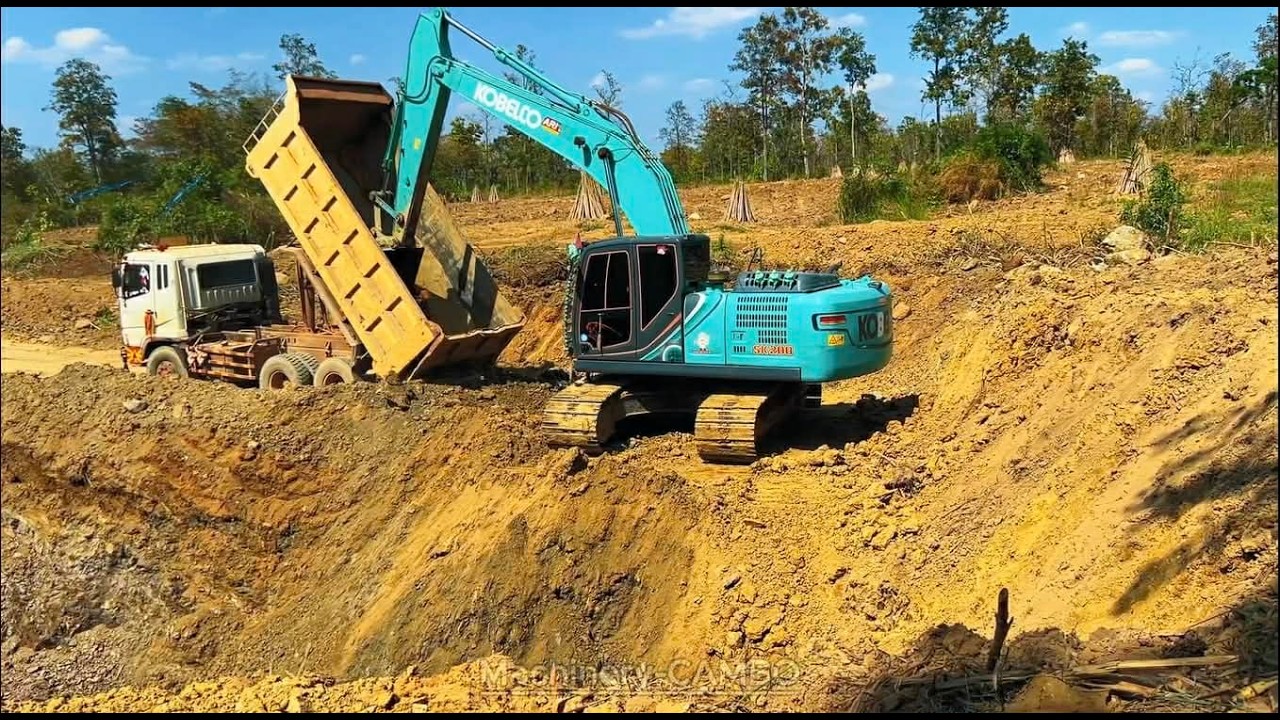 My excavator came out to dig hard soil again today  It's very difficult to work